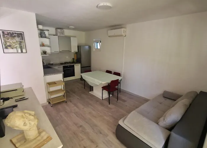 Vakantiehuis House With A Parking Space Jadrija, Sibenik - 24931 *