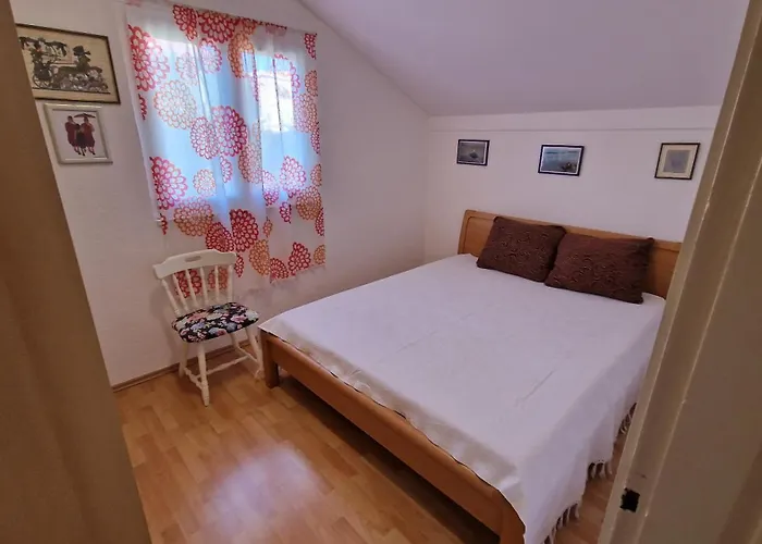 Vakantiehuis House With A Parking Space Jadrija, Sibenik - 24931 *